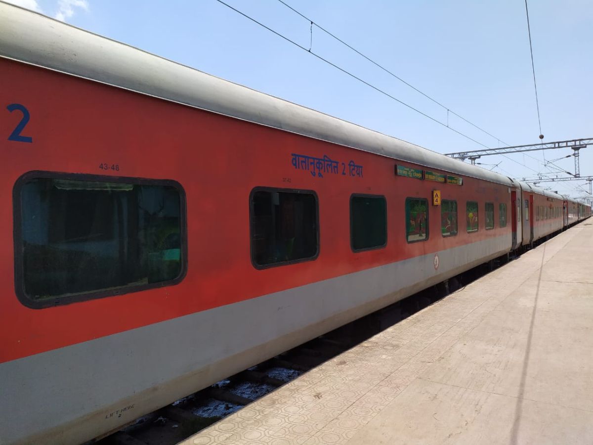 रेलवे में खाली पड़े हैं 2.63 लाख से अधिक पोस्ट, भर्तियों को लेकर रेलमंत्री ने संसद में बताई ये जरूरी बात