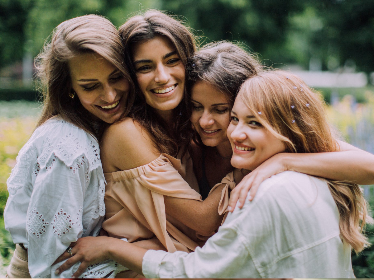 International Friendship Day 2023: कुछ अलग करके दोस्त इमोशनल करने का है इरादा, तो ये Unique Ideas आएंगे काम