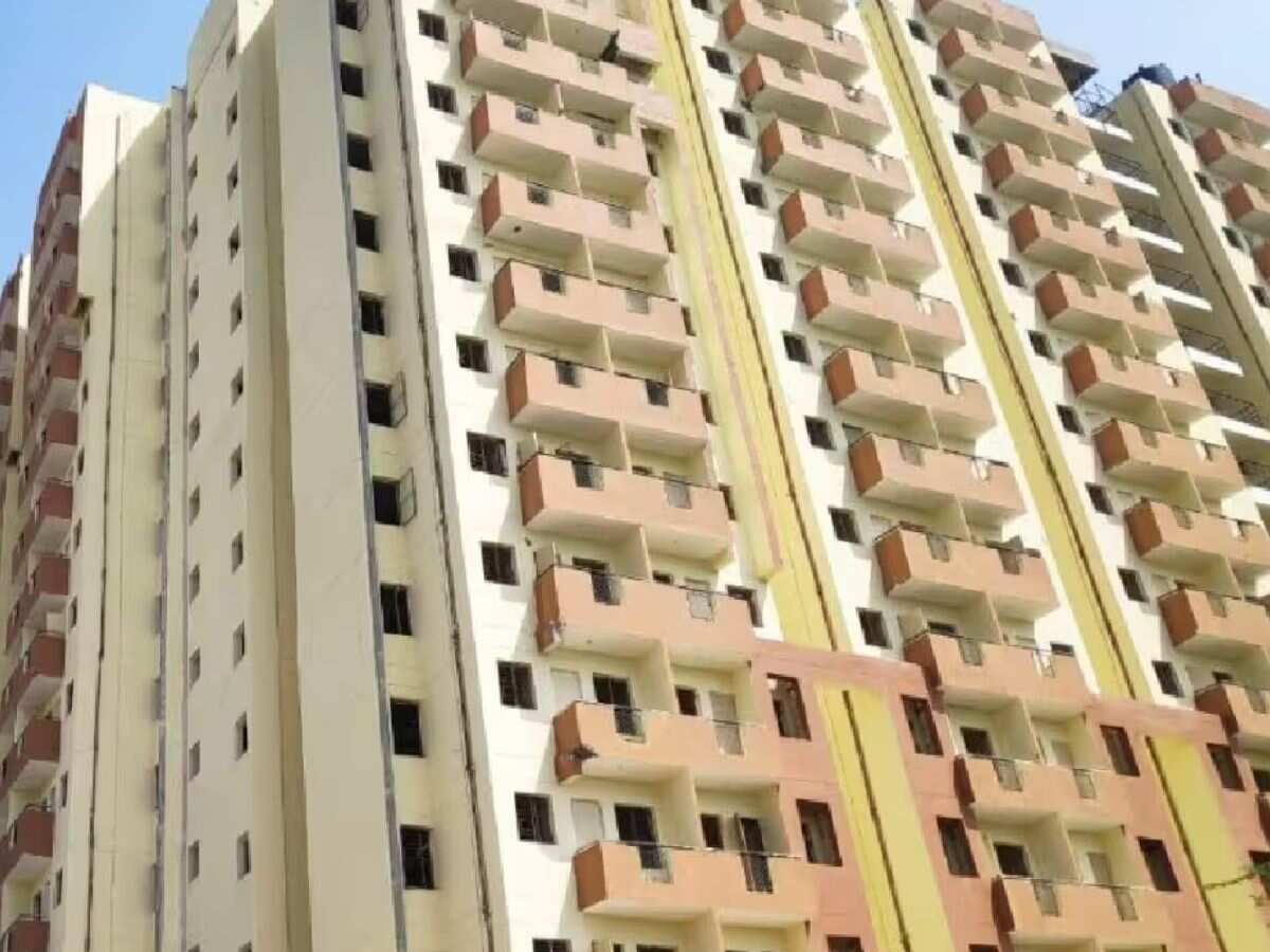 जेवर एयरपोर्ट के पास घर खरीदने का शानदार मौका, सिर्फ 43 लाख रुपये में मिल रहा है 2BHK फ्लैट