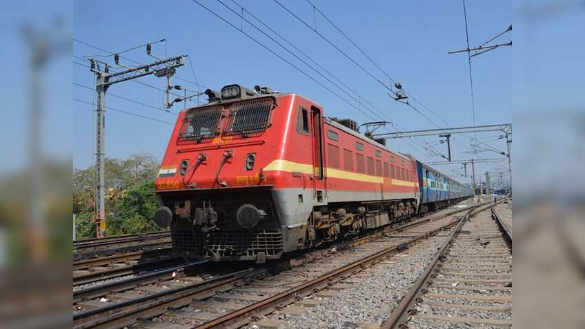 यात्रीगण ध्यान दें! शनिवार को यूपी-बिहार से चलने वाली इन ट्रेनों का बदला टाइम टेबल, नोट कर लें नई टाइमिंग्स