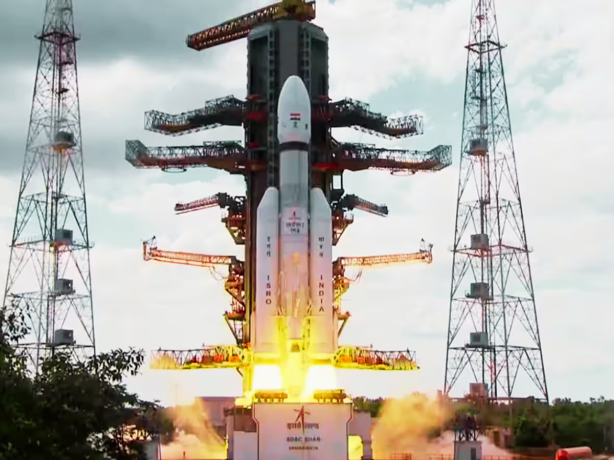 Chandrayaan-3: आज चंद्रमा की पहली ऑर्बिट में पहुंचेगा चंद्रयान, जानिए कब चांद पर होगी इसकी लैंडिंग