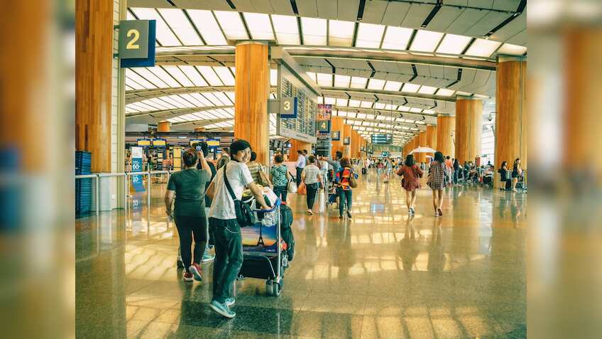 आम आदमी को मिलेगी महंगे फ्लाइट टिकट से बड़ी राहत, संसदीय समिति ने बताया कीमत करने का अनोखा फार्मूला