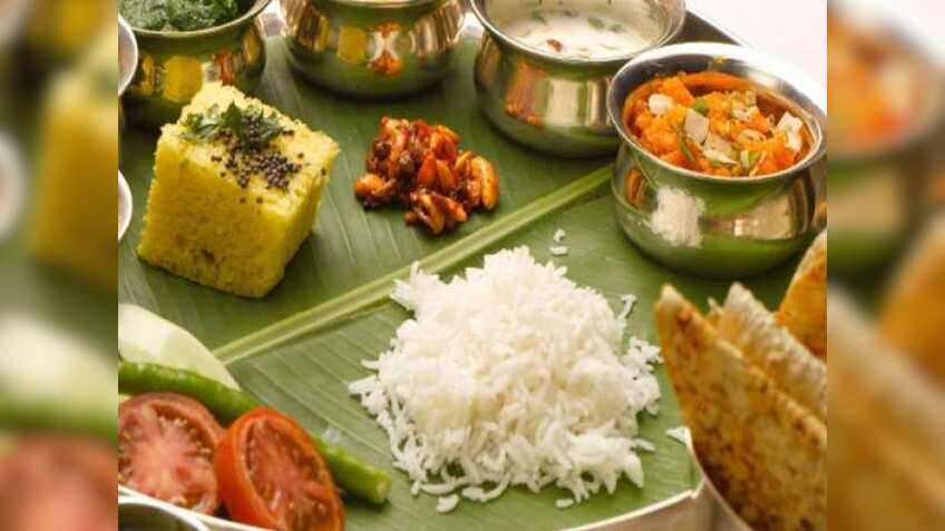 महंगाई की मार! आम आदमी के जेब पर भारी वेज और नॉन थाली, जानिए कितनी महंगी हुई आपकी थाली 