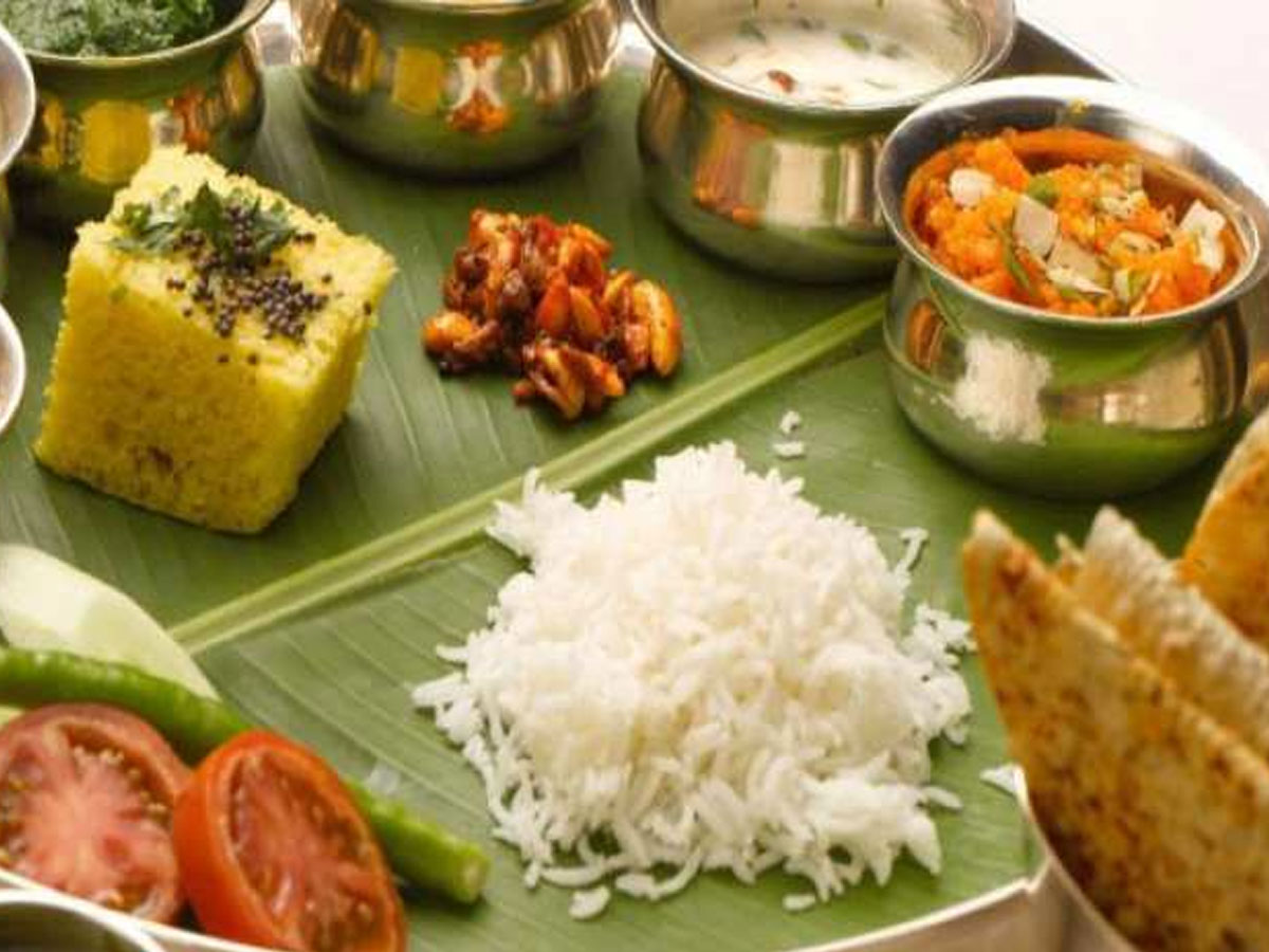 महंगाई की मार! आम आदमी के जेब पर भारी वेज और नॉन थाली, जानिए कितनी महंगी हुई आपकी थाली