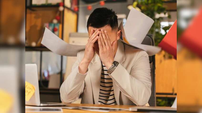 अगर खुद को नहीं किया अपग्रेड तो 75% लोगों की नौकरी खा जाएगी टेक्नोलॉजी, इन सेक्टर्स को सबसे ज्यादा खतरा