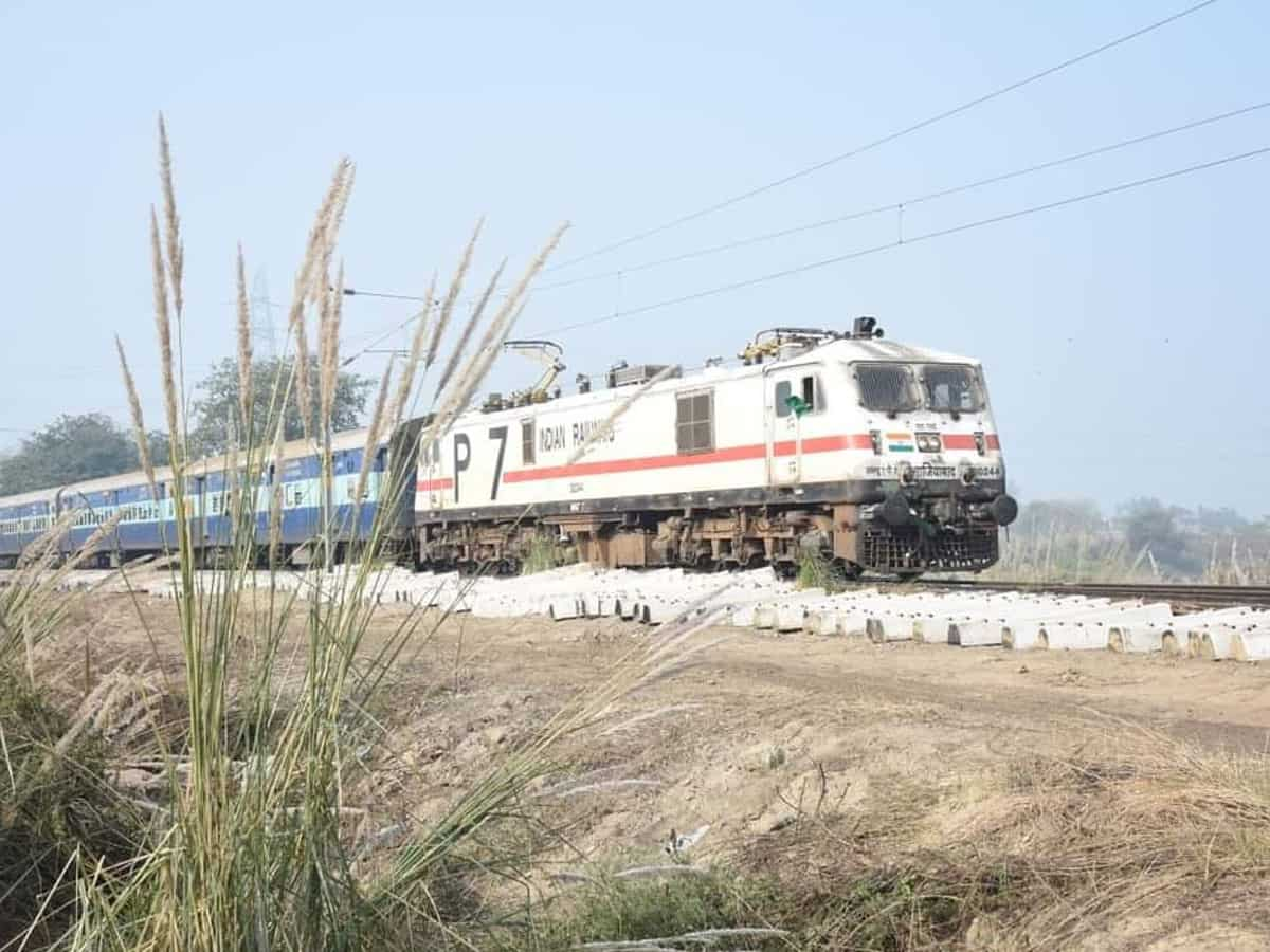 Train Regulation: 11 दिन तक रास्ते पर रुकेंगी ये 10 ट्रेनें, ये गाड़ियां होंगी शॉर्ट टर्मिनेट, चेक करें रूट्स