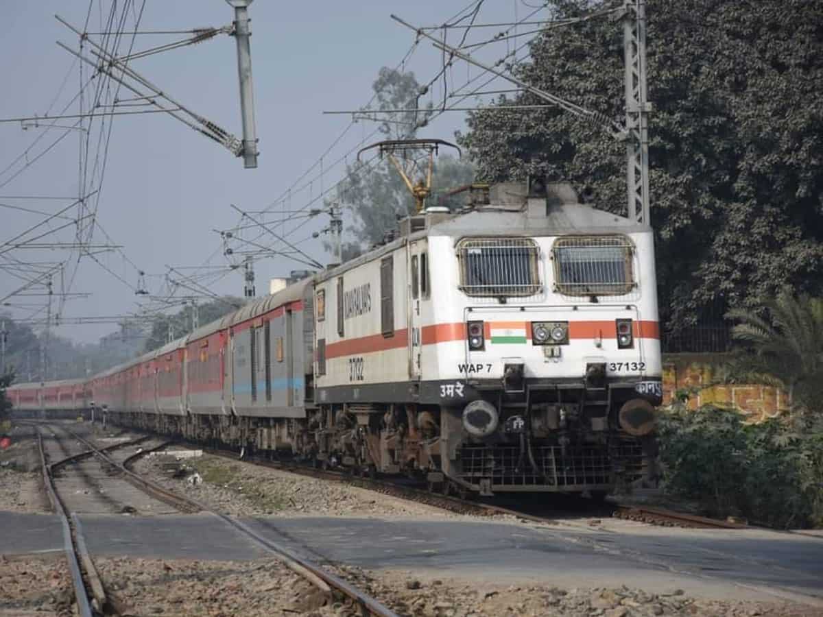 Trains Route Divert: अगले डेढ़ महीने तक यूपी, MP और बिहार की दर्जनों ट्रेनों के रूट्स डायवर्ट, ये गाड़ियां रद्द