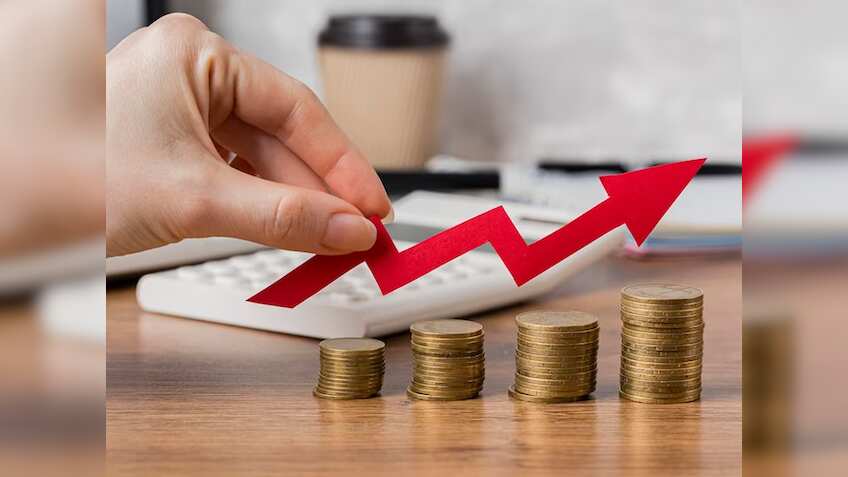 जब RBI ने ब्याज दरें नहीं बढ़ाईं, तो फिर क्यों महंगे हो रहे हैं Loan, जानिए क्या हो सकती है वजह