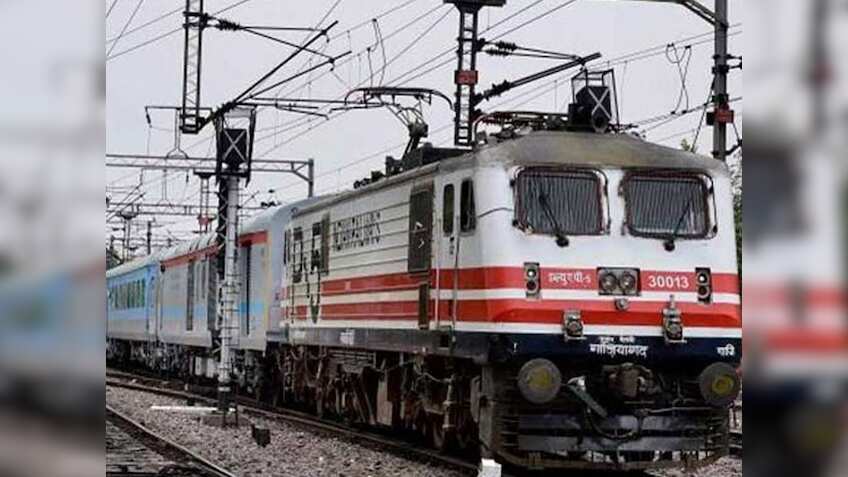 वंदे भारत, शताब्दी या राजधानी, किस ट्रेन से सरकार को हुई सबसे मोटी कमाई, जानिए टॉप पांच गाड़ियां