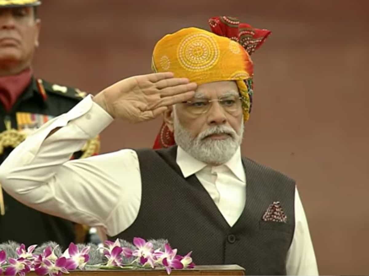 Independence Day पर बहुरंगी बांधनी प्रिंट का साफा पहने दिखे PM मोदी, जानें क्‍या हैं इस कॉम्बिनेशन के मायने