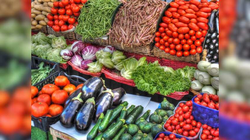 Tomato Price: यूपी में टमाटर की कीमतों में भारी गिरावट, फिर भी Petrol से है महंगा, जानिए रेट्स