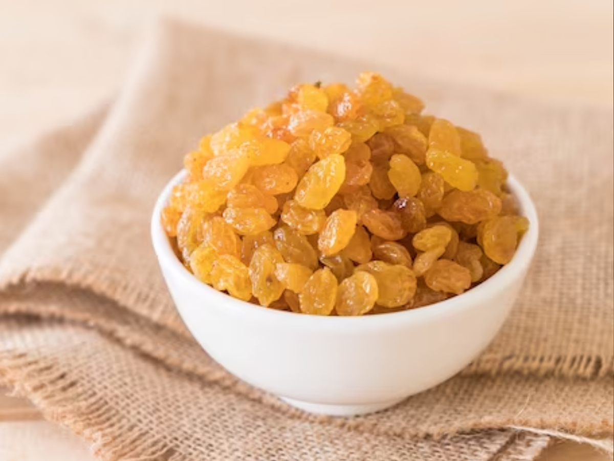 एनीमिया के मरीजों के लिए रामबाण है किशमिश, कुछ ही दिनों में बढ़ा देगी हीमोग्लोबिन, लेकिन जान लें खाने का सही तरीका