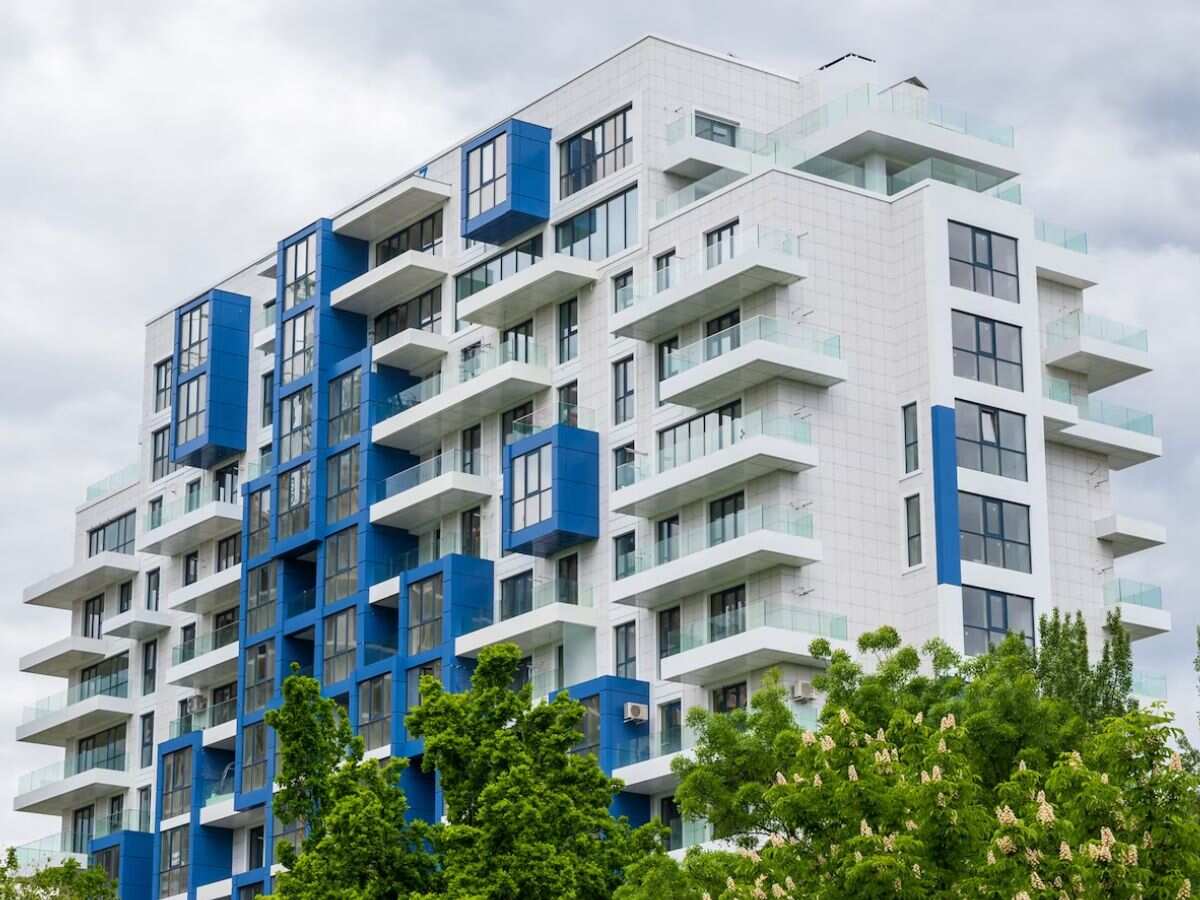 Real Estate: किफायती शहरों में दिल्ली-एनसीआर छठे स्थान पर, मुंबई को किया पीछे- जानें अपने शहर का हाल 