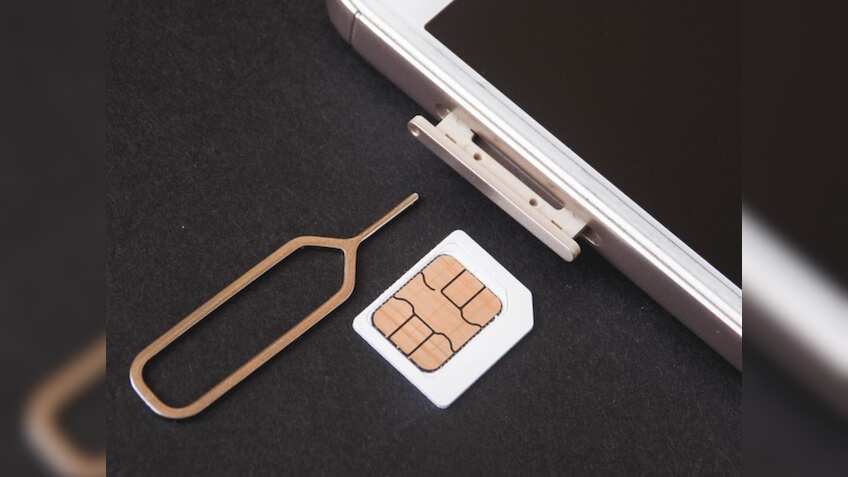 डिजिटल धोखाधड़ी पर सरकार का बड़ा एक्शन, 52 लाख फर्जी नंबर हुए बंद, थोक कनेक्शन देने पर भी लगी रोक