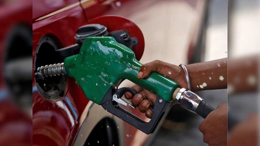 Petrol-Diesel Price Today: सस्ता हुआ क्रूड, पेट्रोल-डीजल पर क्या हुआ असर? गाड़ी की टंकी भराने से पहले देखें आज की रेट लिस्ट