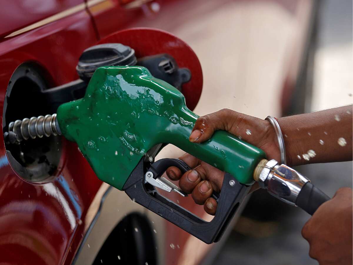 Petrol-Diesel Price Today: सस्ता हुआ क्रूड, पेट्रोल-डीजल पर क्या हुआ असर? गाड़ी की टंकी भराने से पहले देखें आज की रेट लिस्ट