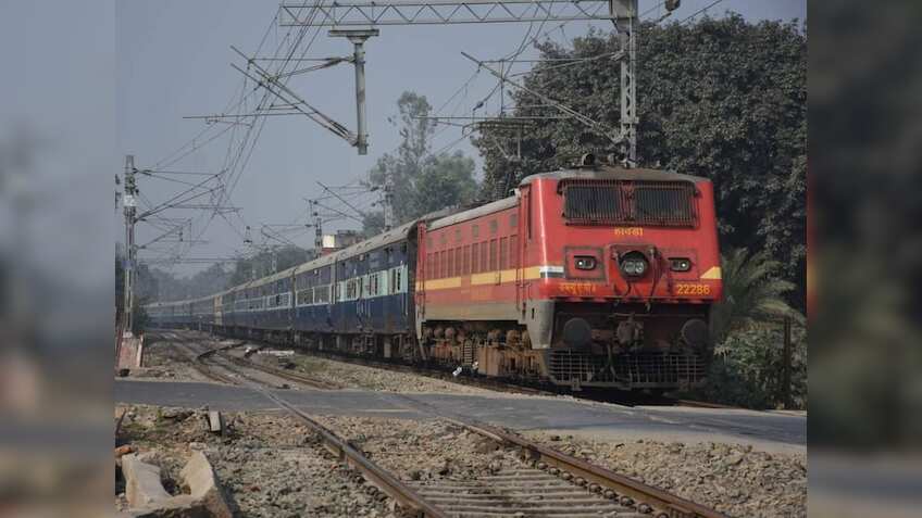 Train Cancellation: यात्रीगण ध्यान दें! रविवार को मुंबई से चलने वाली आधा दर्जन ट्रेनें रद्द, चेक करें लिस्ट