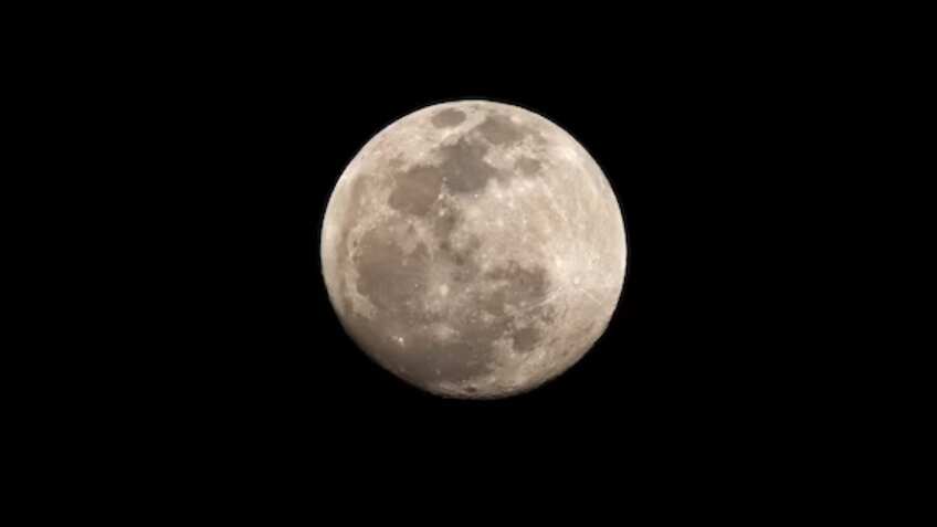 इन भारतीयों ने चांद पर खरीदी है जमीन, आखिर कौन है चांद की जमीन का मालिक और कहां होती है इसकी रजिस्‍ट्री?