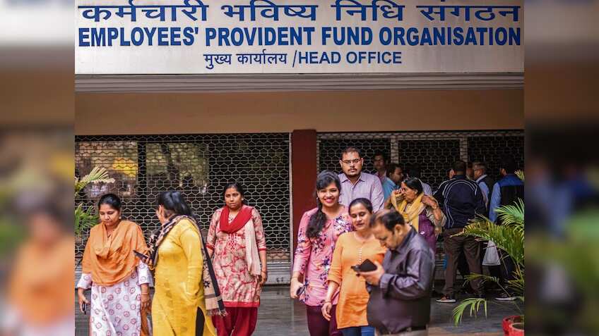 EPFO के ब्याज का पैसा कब आएगा? PF अकाउंट में जमा पूरी रकम पर नहीं मिलेगा Interest? जानें क्यों होता है ऐसा