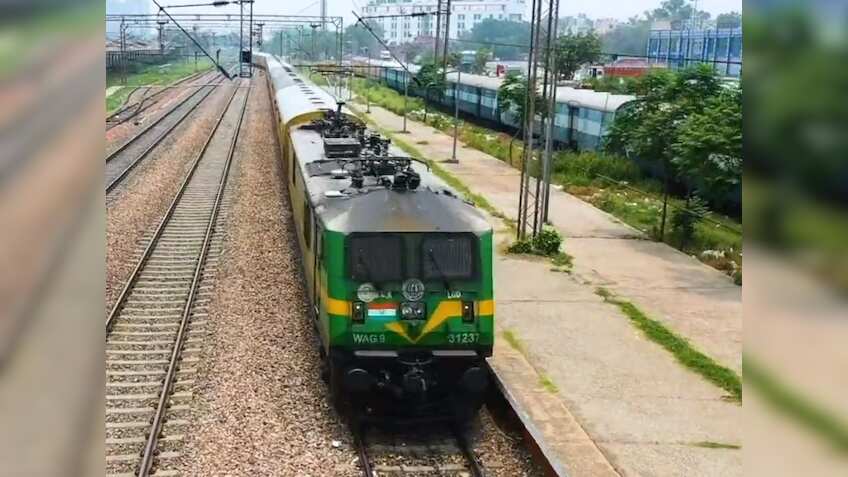 Train Cancellation: महाराष्ट्र जाने वाले पैसेंजर्स ध्यान दें! रक्षाबंधन पर कैंसिल रहने वाली हैं ये 14 ट्रेनें