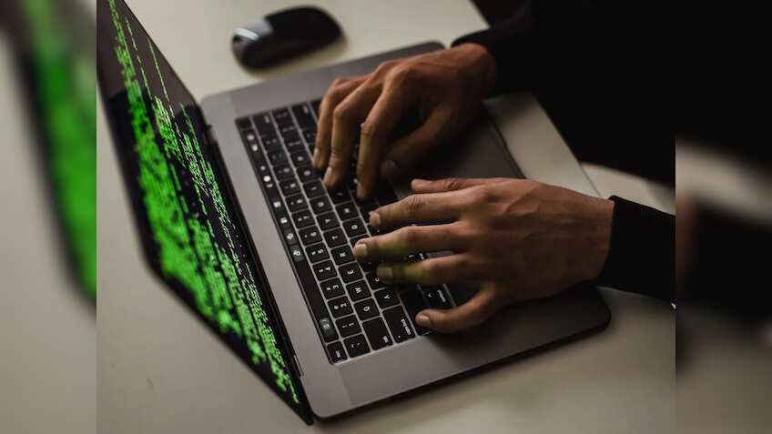 कभी न करें फोन में थर्ड-पार्टी Apps डाउनलोड, 1 क्लिक में उड़ जाएगा फोन का डेटा और अकाउंट से पैसा