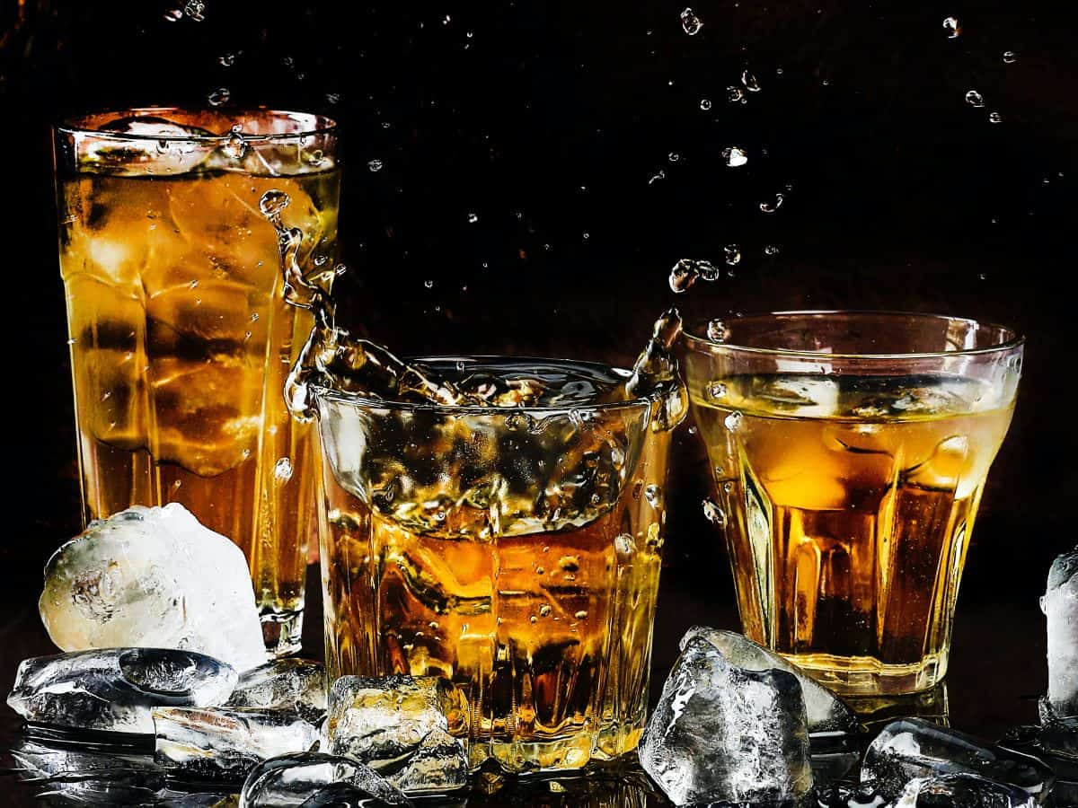 व्हिस्की बनाने वाली कंपनी का कारनामा, डकार गई उत्तर प्रदेश सरकार के 1,078 करोड़ रुपए, CAG की रिपोर्ट में पर्दाफाश