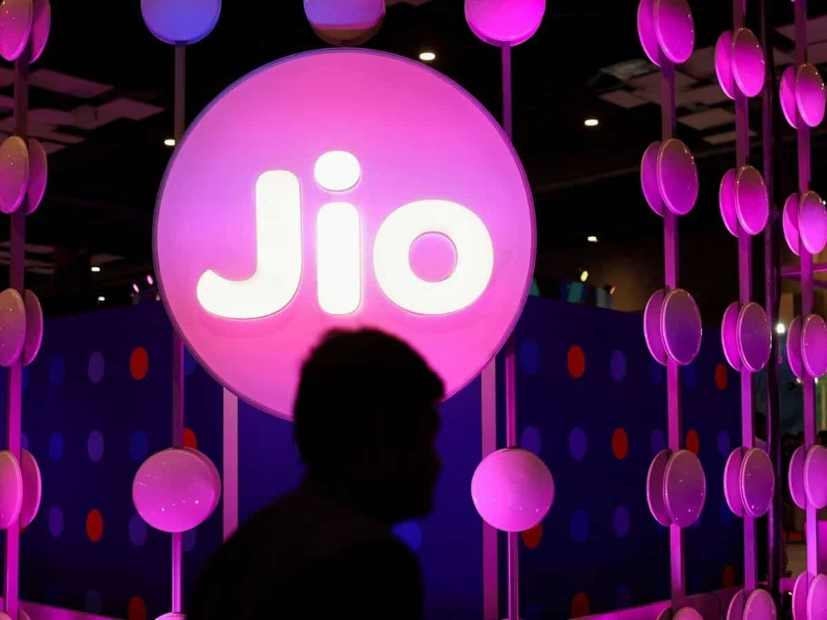 बाजार खुलते ही टूटा Jio Financial का स्टॉक, लगा लोअर सर्किट, शेयर जुड़ी ये रही अहम खबर