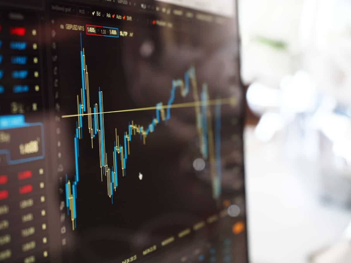 Stock Market: बाजार में 3 दिन की तेजी पर ब्रेक, निवेशकों को ₹48000 करोड़ का नुकसान; सेंसेक्स 65250 पर बंद 