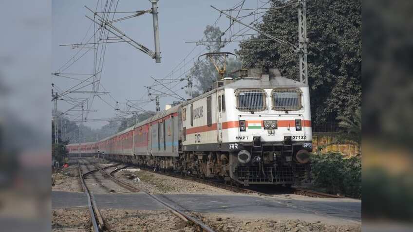 यूपी जाने वाले पैसेंजर्स के लिए खुशखबरी, इन रूट्स पर बढ़ाई गए ट्रेनें, आसानी से मिलेगी कंफर्म बर्थ