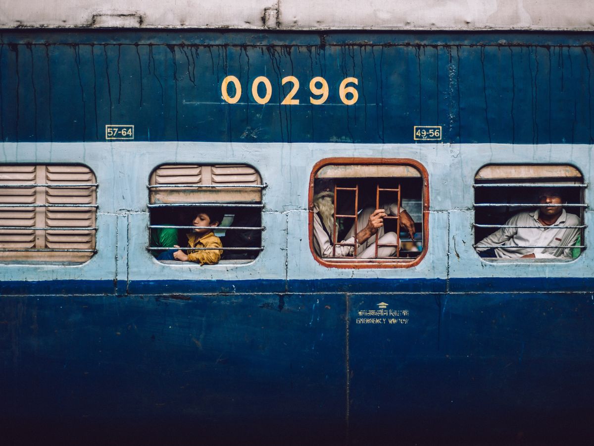 Train Ticket Discount: ट्रेन टिकट में रेलवे इन लोगों को देती है 75 फीसदी तक की छूट, यहां देखें पूरी लिस्ट