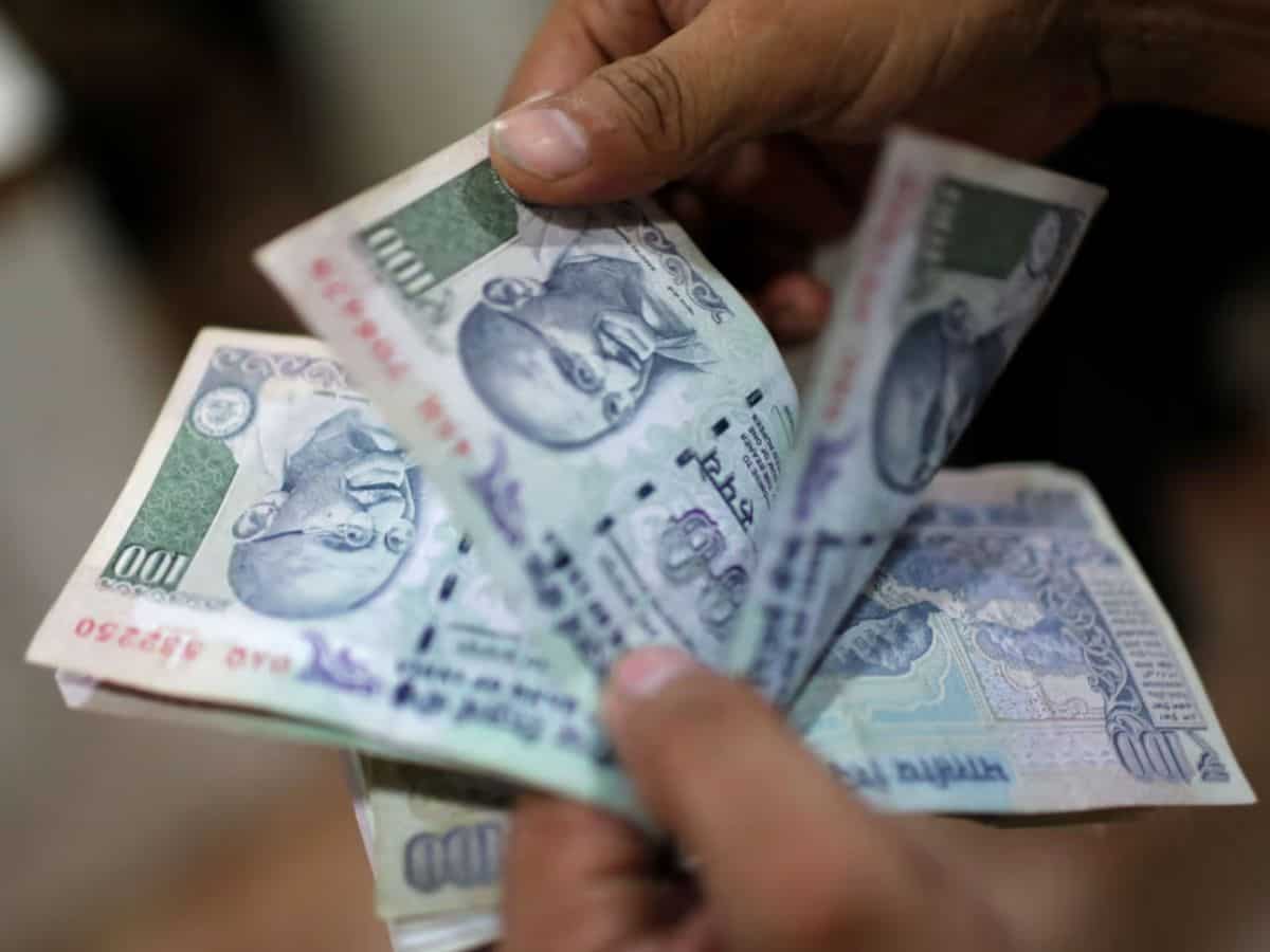 ऑल टाइम लो पर फिसलने के बाद रुपए ने दिखाया दम, लगातार तीसरे दिन तेजी; जानें अभी कहां है