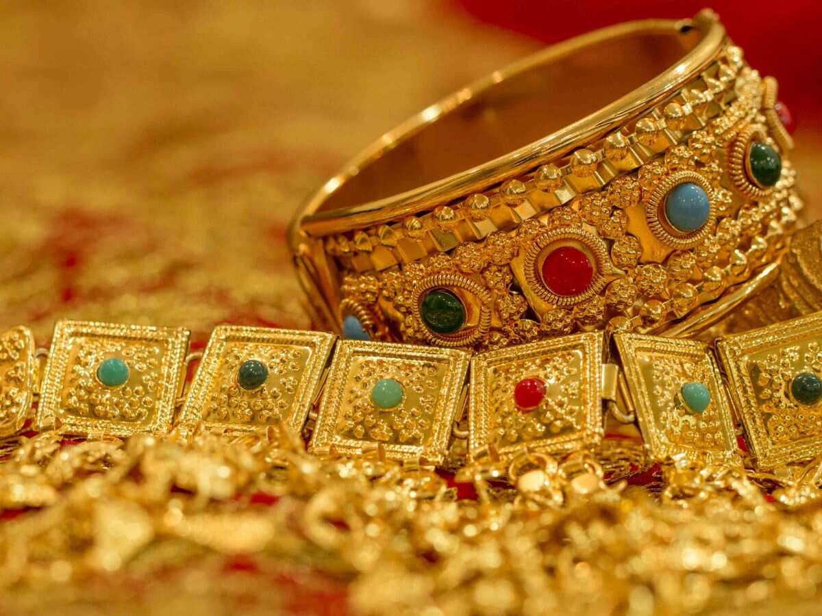 Gold Price Today: सोने का भाव गिरकर ₹58700 के पास आया, चांदी भी हुई सस्ती