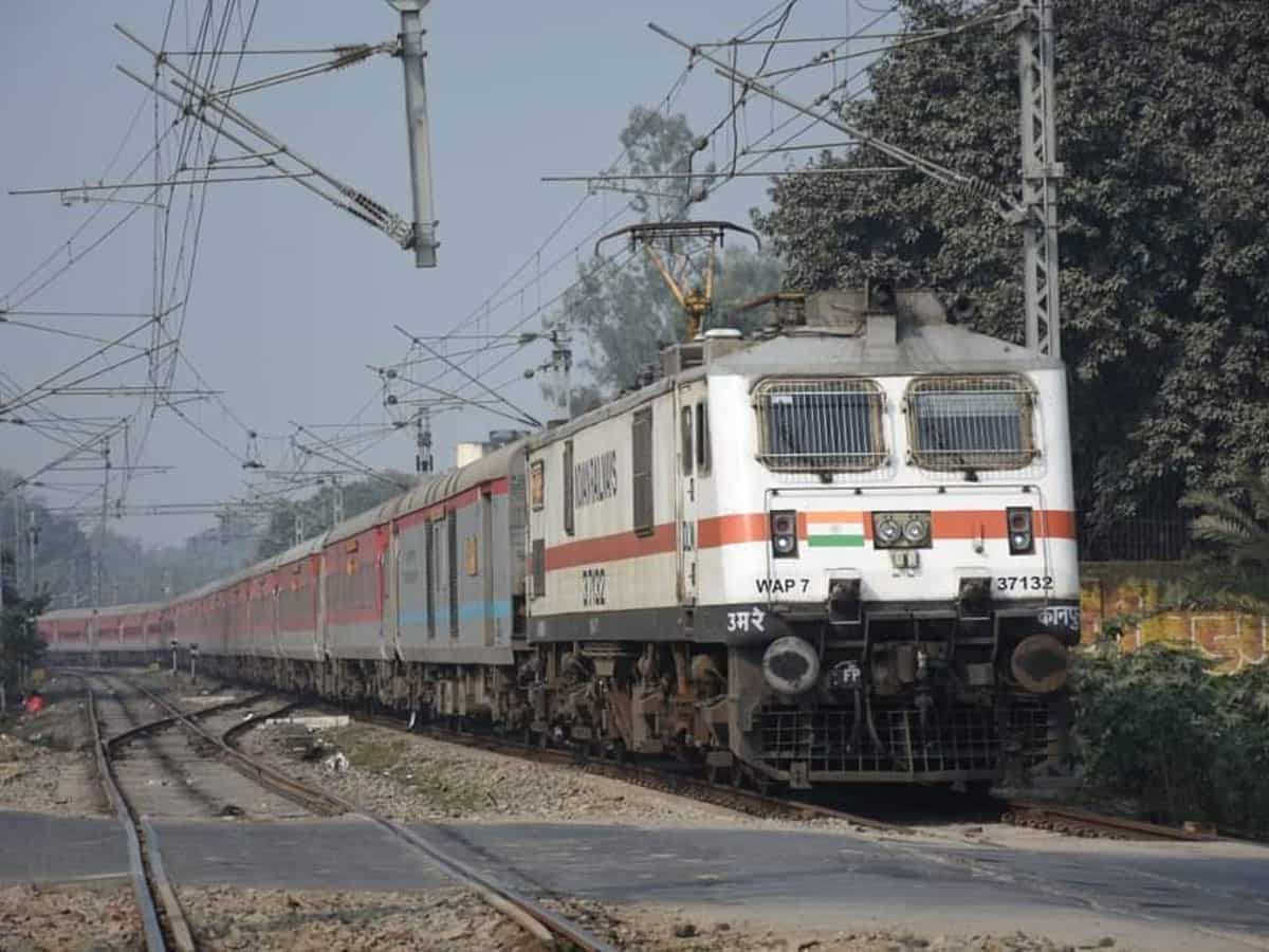 यात्रीगण ध्यान दें! आने वाले तीन दिन तक रद्द रहेंगी मुंबई, गुजरात और राजस्थान की एक दर्जन ट्रेनें