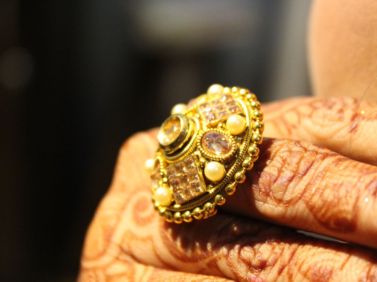 Gold Price Today on 29th August: सोना पहुंचा ₹60000 के पास, चांदी भी ₹150 महंगी हुई; जानें एक्सपर्ट की राय