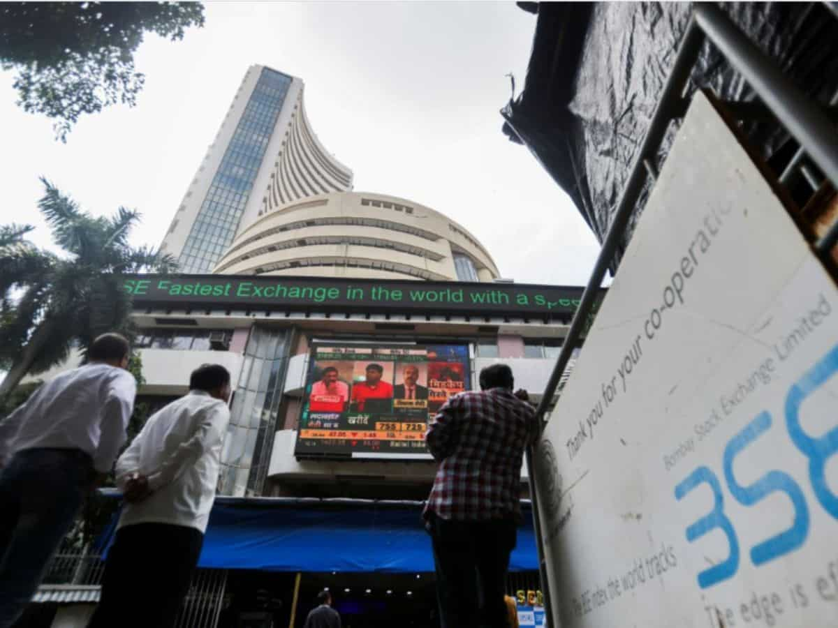 Stock Market Updates: बाजार में लगातार दूसरे दिन तेजी; सेंसेक्स 65075 पर बंद, मेटल और रियल्टी स्टॉक्स चमके