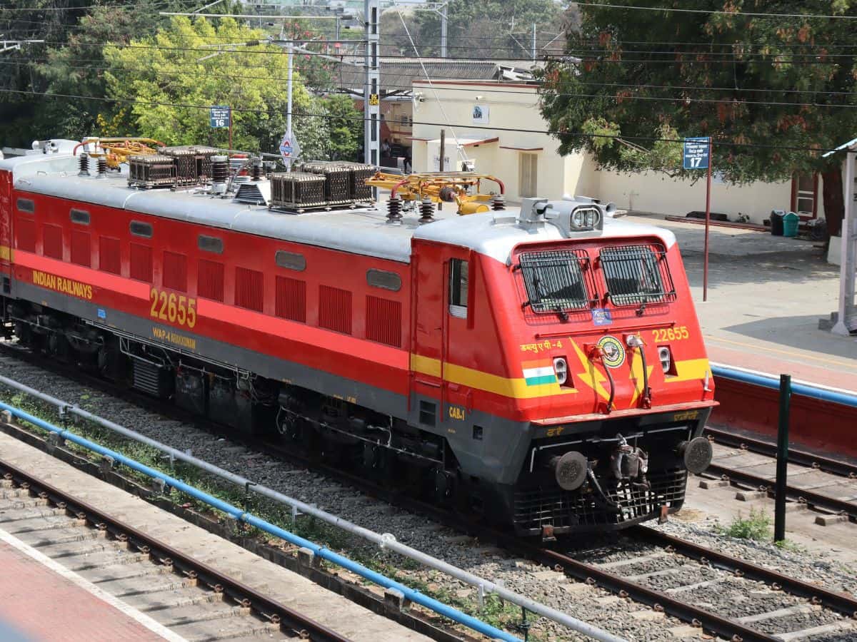 Mata Vaishno Devi Train: वैष्णो देवी जाने वाले भक्तों के लिए खुशखबरी, अब इस स्टेशन पर भी रूकेगी ये 8 ट्रेनें