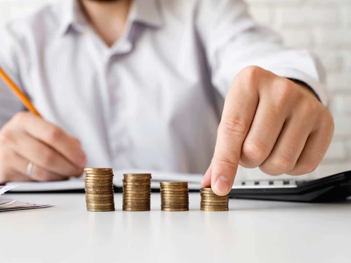 सिर्फ Tax बचाने के लिए कर रहे हैं निवेश? तो पहले जान लीजिए इससे आपको क्या नुकसान हो सकता है