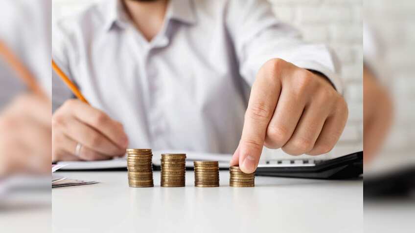 सिर्फ Tax बचाने के लिए कर रहे हैं निवेश? तो पहले जान लीजिए इससे आपको क्या नुकसान हो सकता है