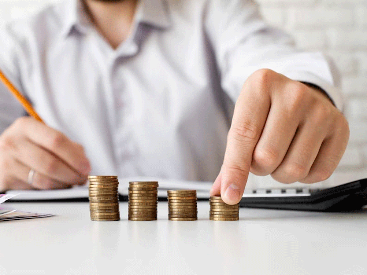 सिर्फ Tax बचाने के लिए कर रहे हैं निवेश? तो पहले जान लीजिए इससे आपको क्या नुकसान हो सकता है