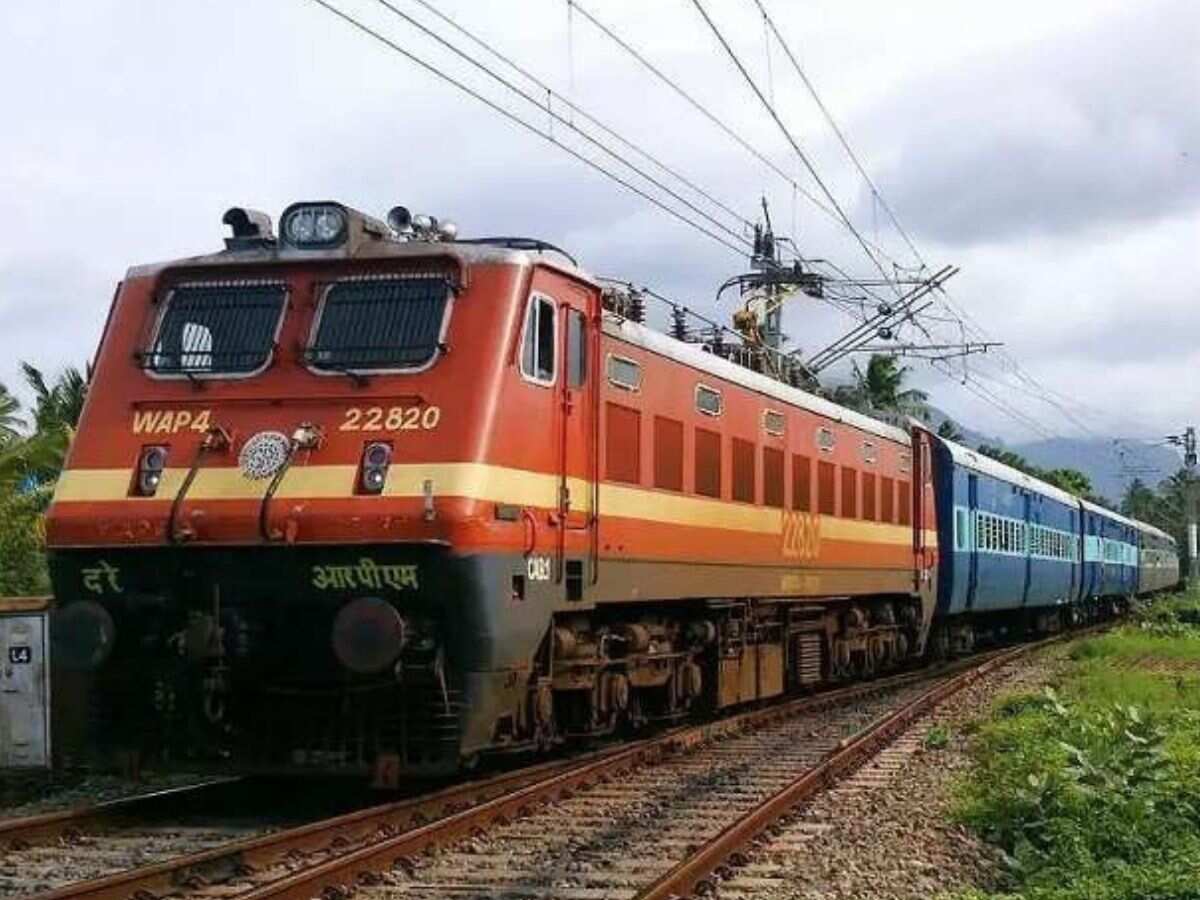 Train Cancelled: यूपी, बिहार, दिल्ली जाने वाले पैसेंजर्स की बढ़ गई मुश्किलें, रेलवे ने कैंसिल कर दी 3 दर्जन ट्रेनें