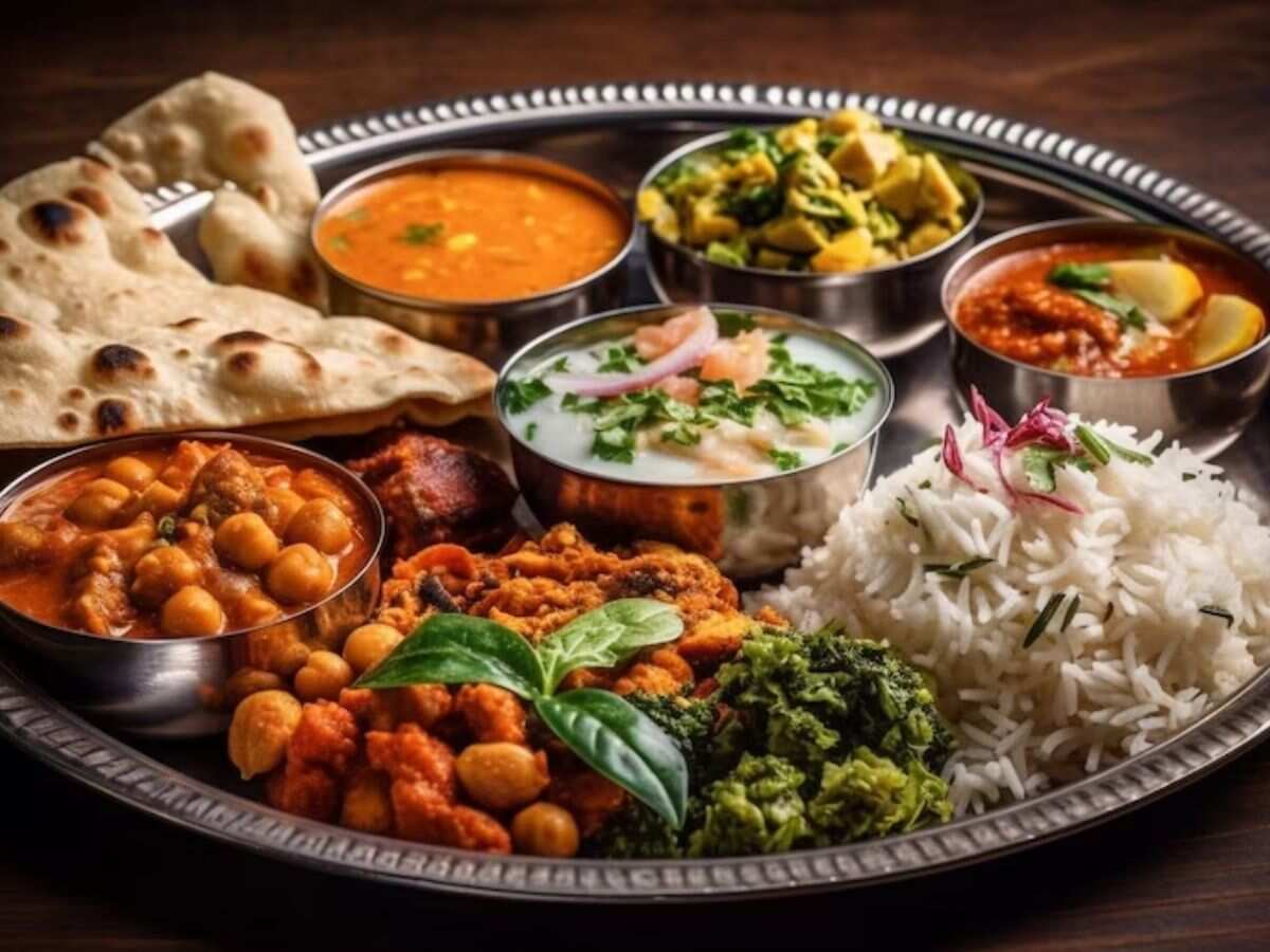 शाकाहारी लोगों की जेब पर ज्यादा बोझ; अगस्त में महंगाई ने रुलाया 24% महंगी हुई वेज थाली