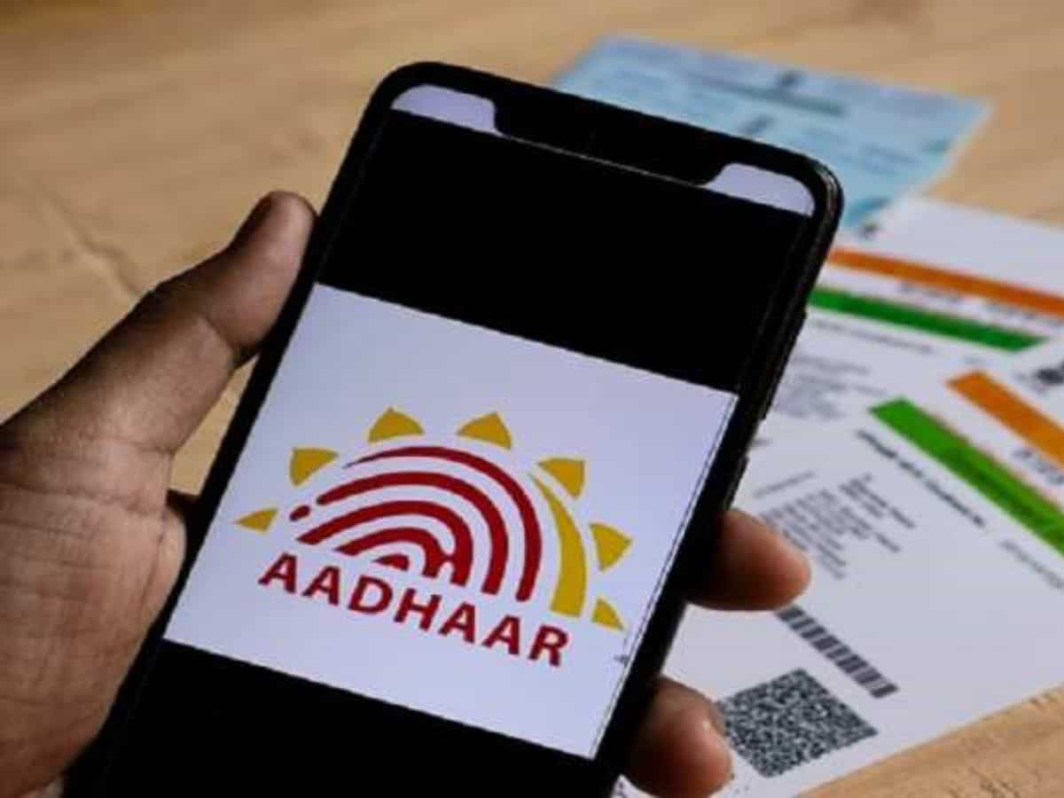 Aadhaar कार्डहोल्डर्स के इस काम से खुश होकर UIDAI ने दी खुशखबरी! अब अगले 3 महीने फ्री मिलेगी सर्विस