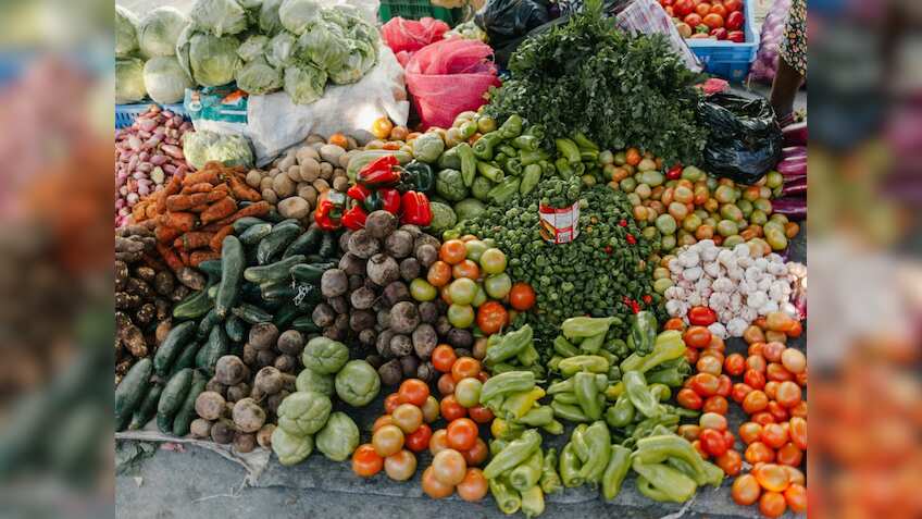 CPI Inflation: अगस्त में खुदरा महंगाई 7.44%  से घटकर 6.83% पर, जुलाई में IIP 5.7% बढ़ा 