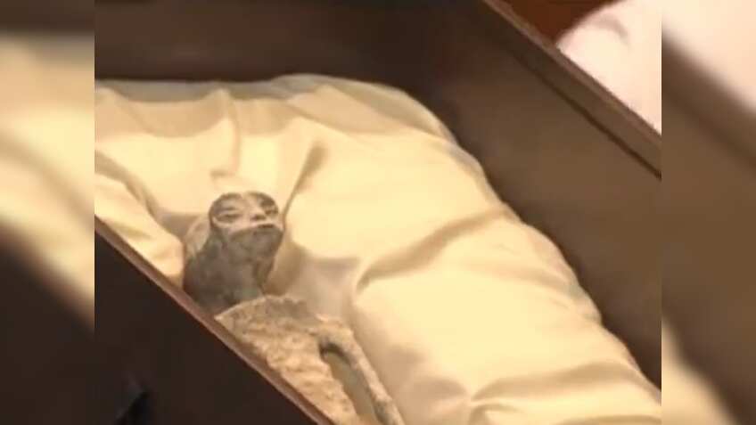 दुनिया के सामने पहली बार आया 3 उंगलियों वाले 2 एलियंस का शव, मेक्सिको के वैज्ञानिको का दावा- 1800 साल पुरानी है लाश