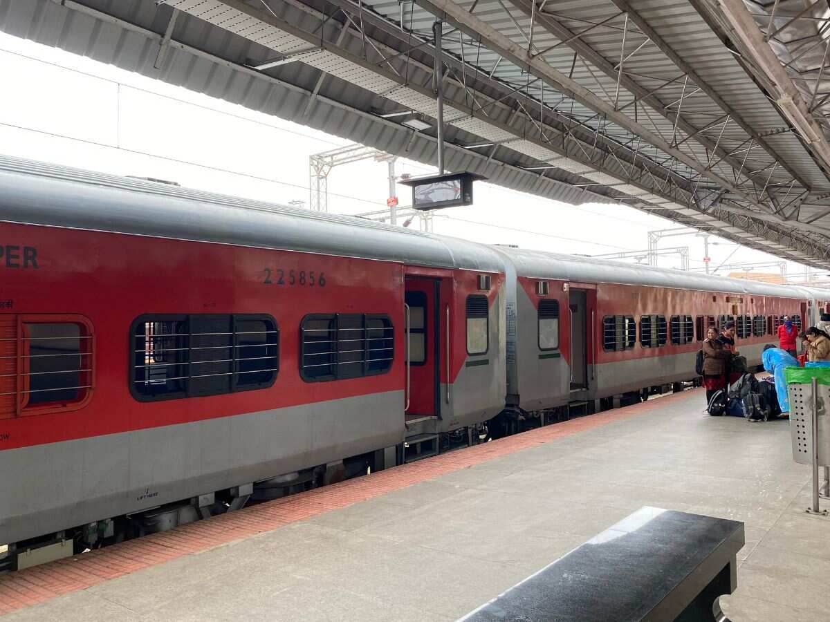 Train cancellation: दिल्ली से यूपी तक 16 ट्रेनें हैं कैंसिल, अगले एक हफ्ते में करना है सफर तो पहले यहां देख लें लिस्ट