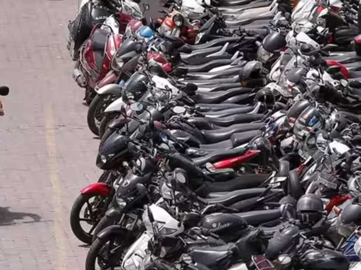 कम कीमत वाले टू-व्हीलर होंगे और सस्ते! FADA की मांग- 18% होनी चाहिए जीएसटी दर, जानें पूरा मामला