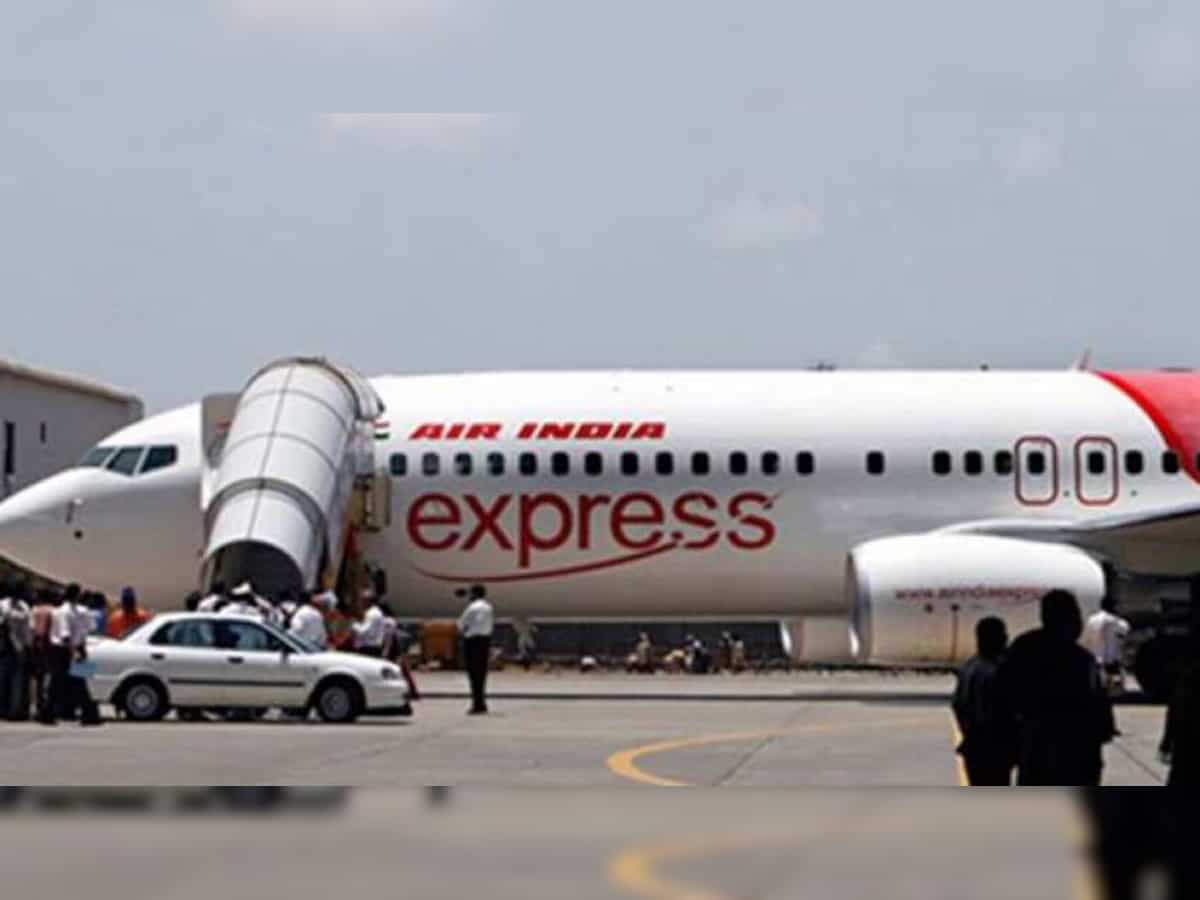 Air India Express: खराब मौसम के कारण 10 घंटे लेट हुई मुंबई से लखनऊ जा रही फ्लाइट, पैसेंजर्स ने किया एयरपोर्ट पर हंगामा