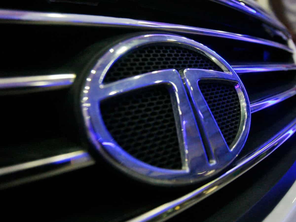 Tata Motors के ग्राहकों के लिए बुरी खबर! 1 अक्टूबर से 3 फीसदी तक महंगी हो जाएगी कंपनी की ये गाड़ियां