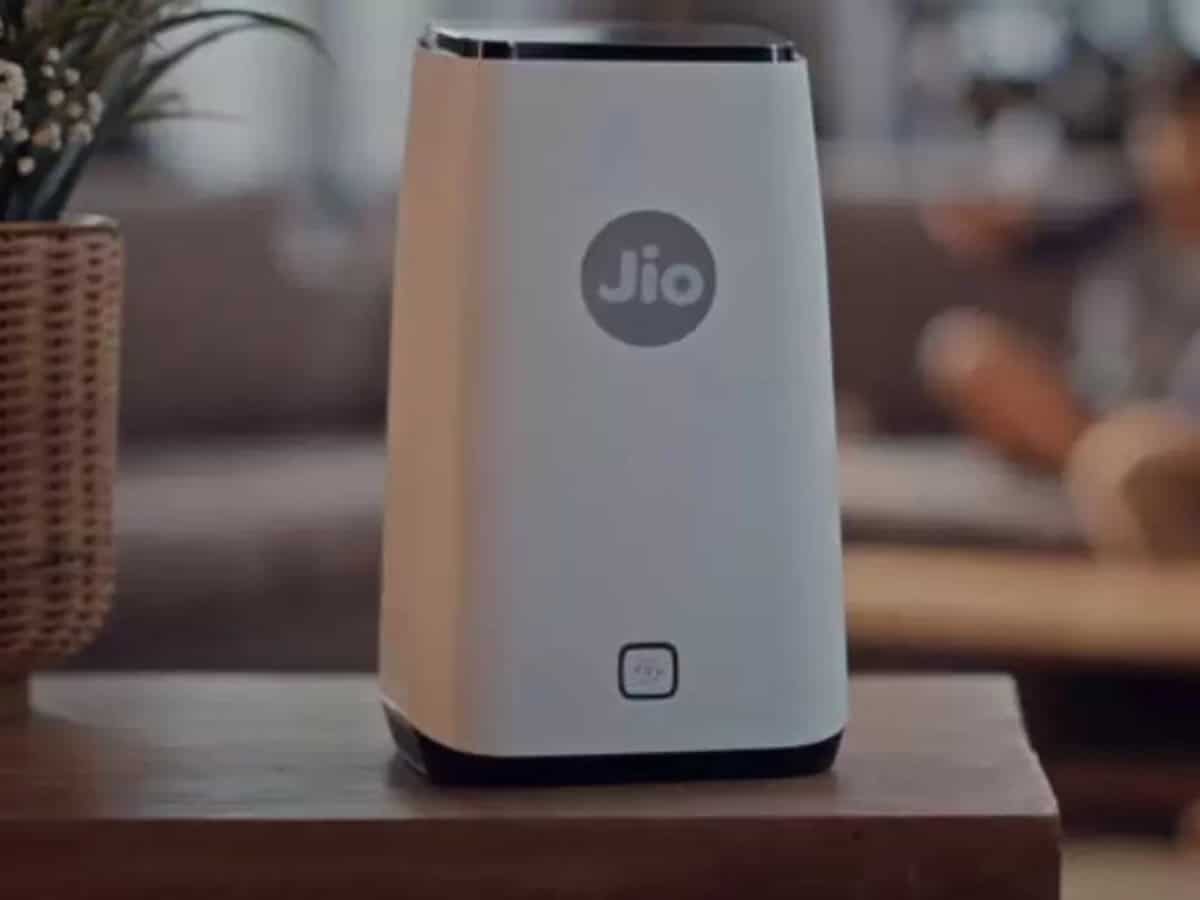 Jio AirFiber हुआ लॉन्च, बिना तार हाई स्पीड इंटरनेट का उठाएं फायदा, जानें फीचर्स, प्लान और कीमत