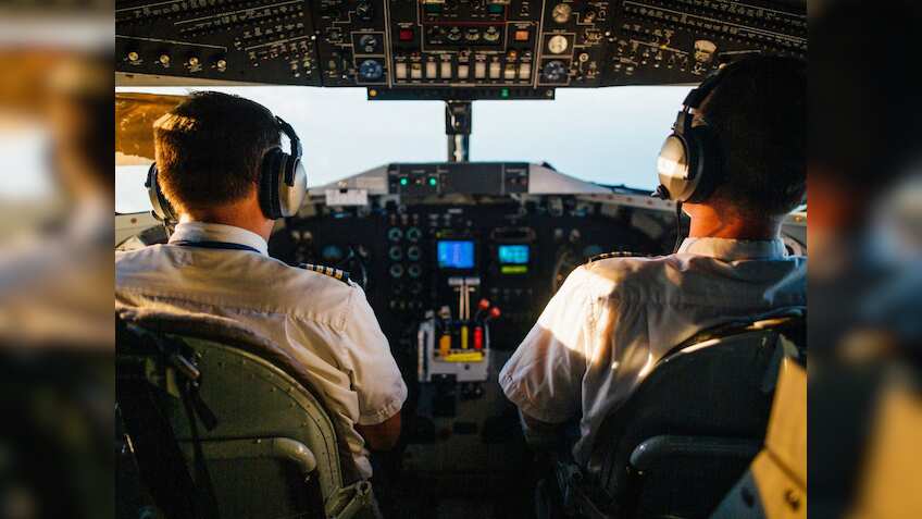 कर्मचारियों की कमी से जूझ रही DGCA, एक पायलट का लाइसेंस इश्यू करने में लग रहा महीनों का समय